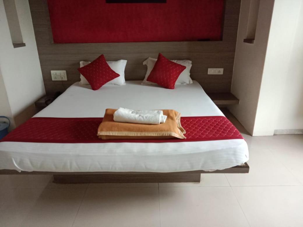 Hotel Swamiraj Indapur  ภายนอก รูปภาพ