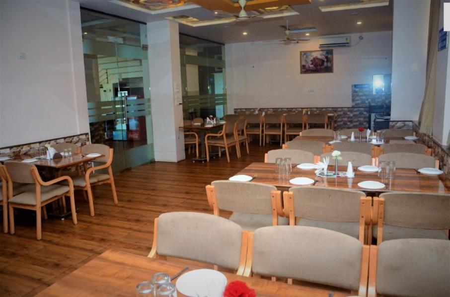 Hotel Swamiraj Indapur  ภายนอก รูปภาพ