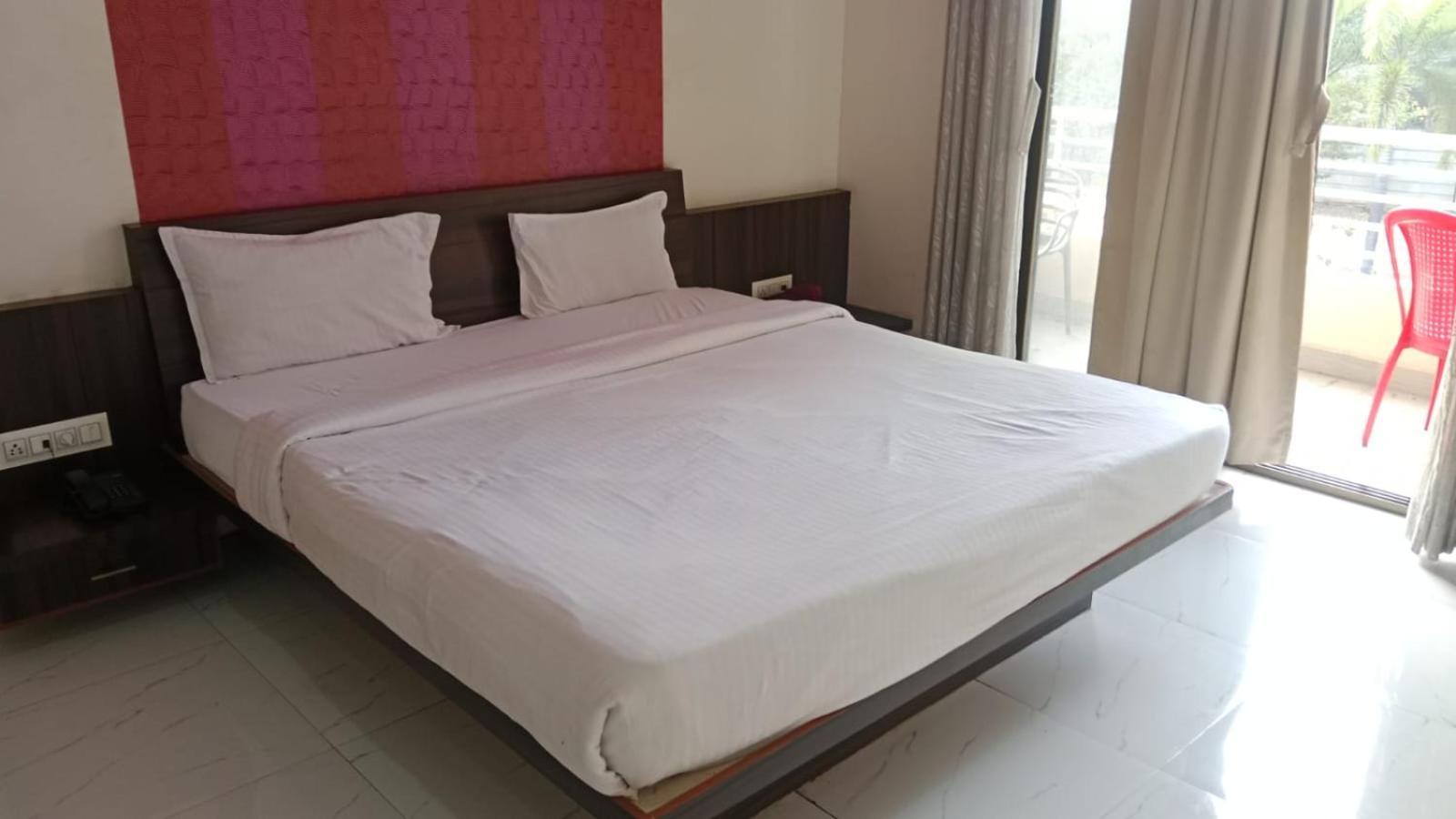Hotel Swamiraj Indapur  ภายนอก รูปภาพ