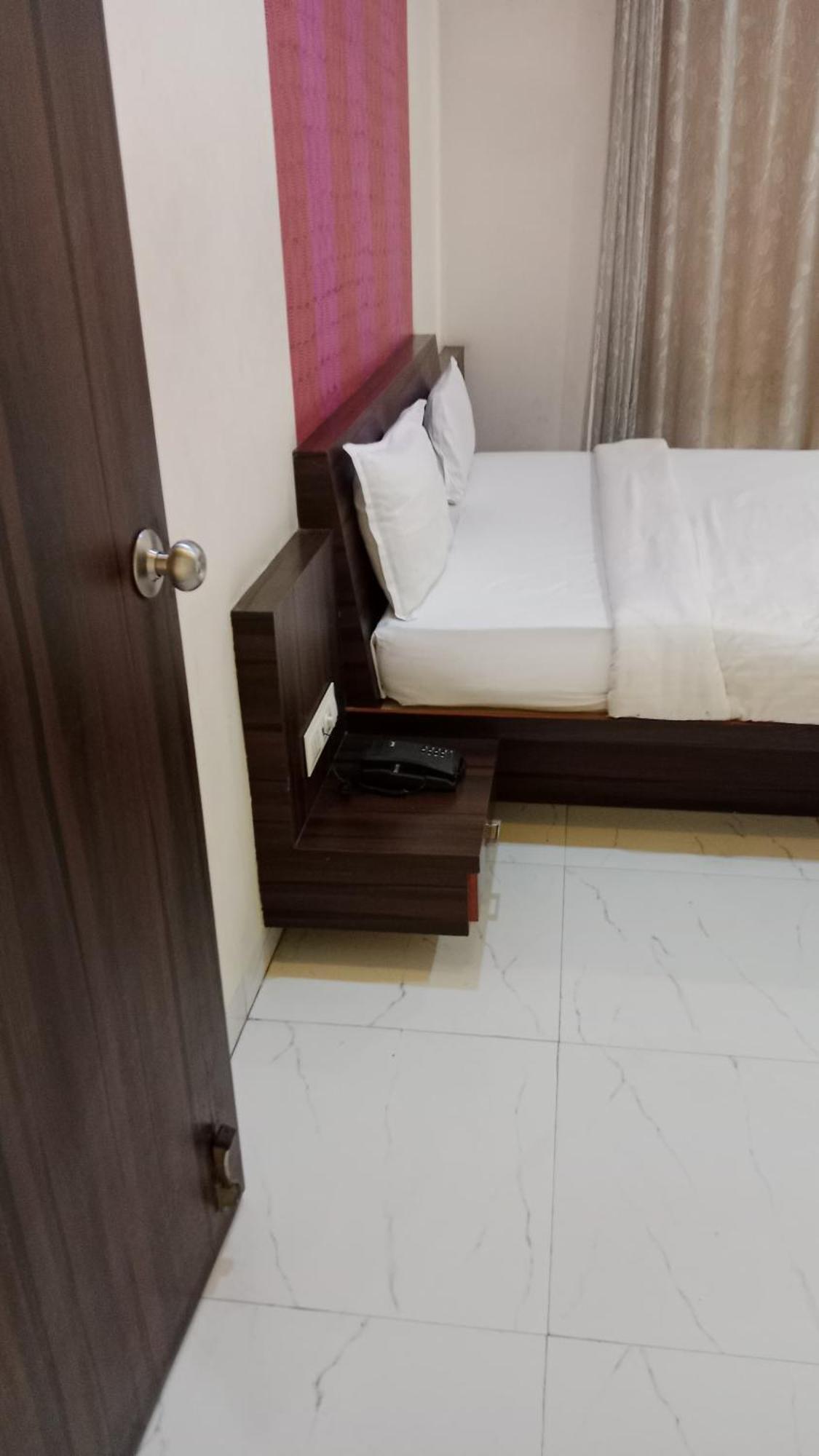 Hotel Swamiraj Indapur  ภายนอก รูปภาพ